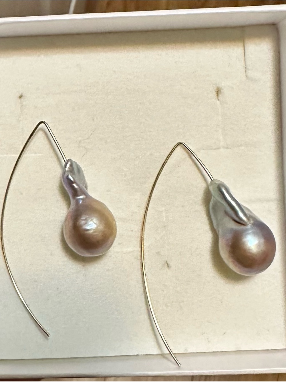 New w box, Melissa McArthur Freshwater Pearl Dangly Earrings, MoMA Store - Picture 2 of 2